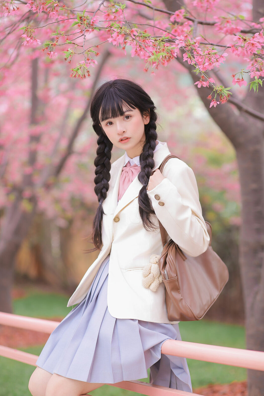 YiTuYu艺图语 Vol.8932 Zhuo Dao Yi Zhi Su Su (28P)