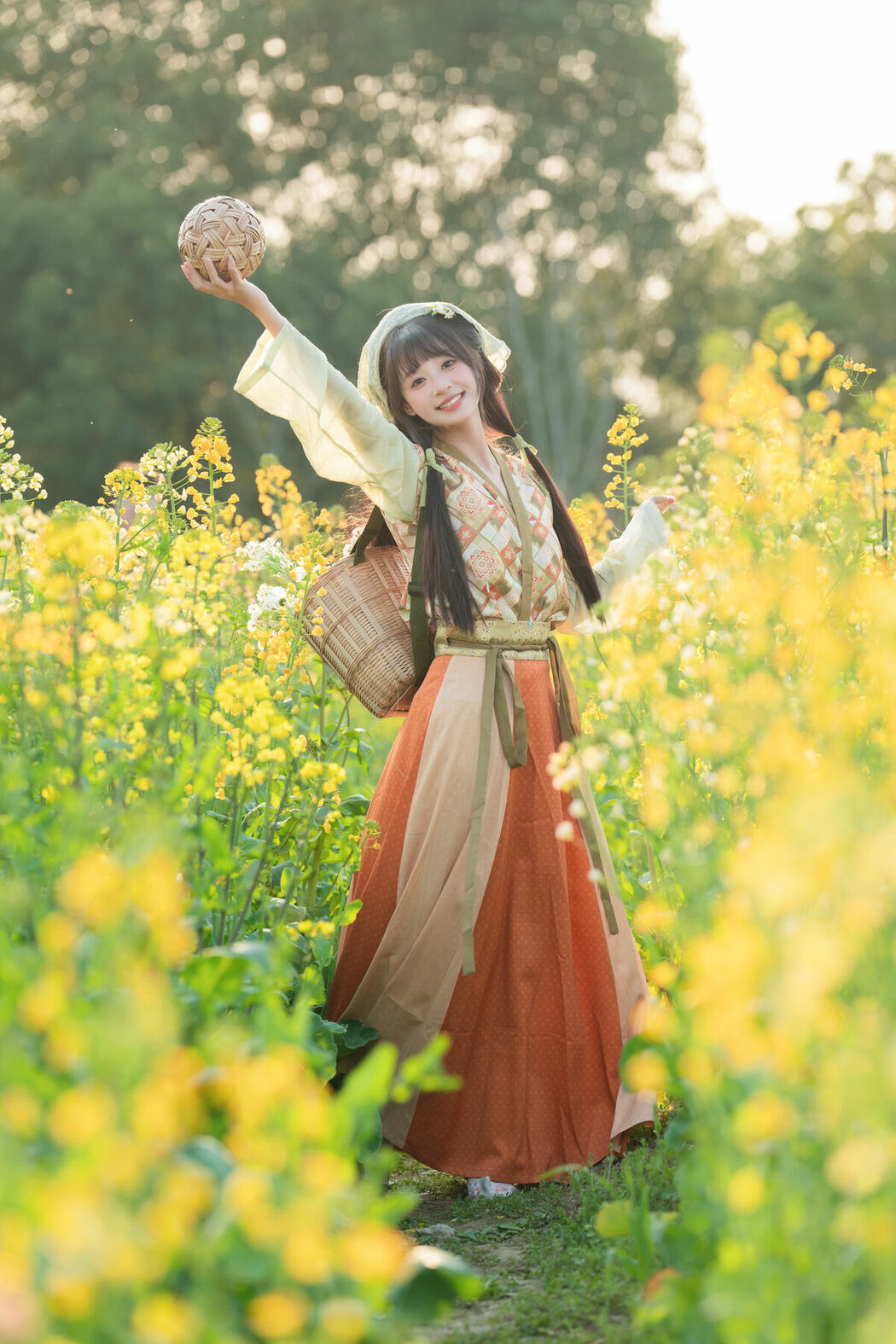 YiTuYu艺图语 Vol.8933 Xia Yu Xiao Nian (40P)