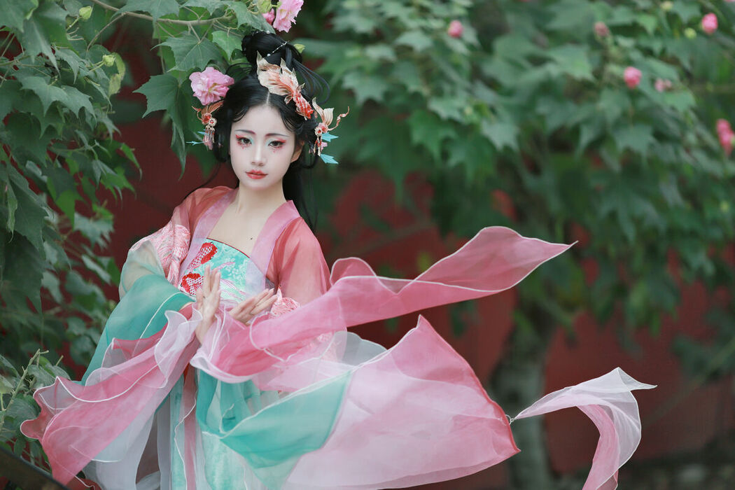 YiTuYu艺图语 Vol.8936 Qian Yue (14P)