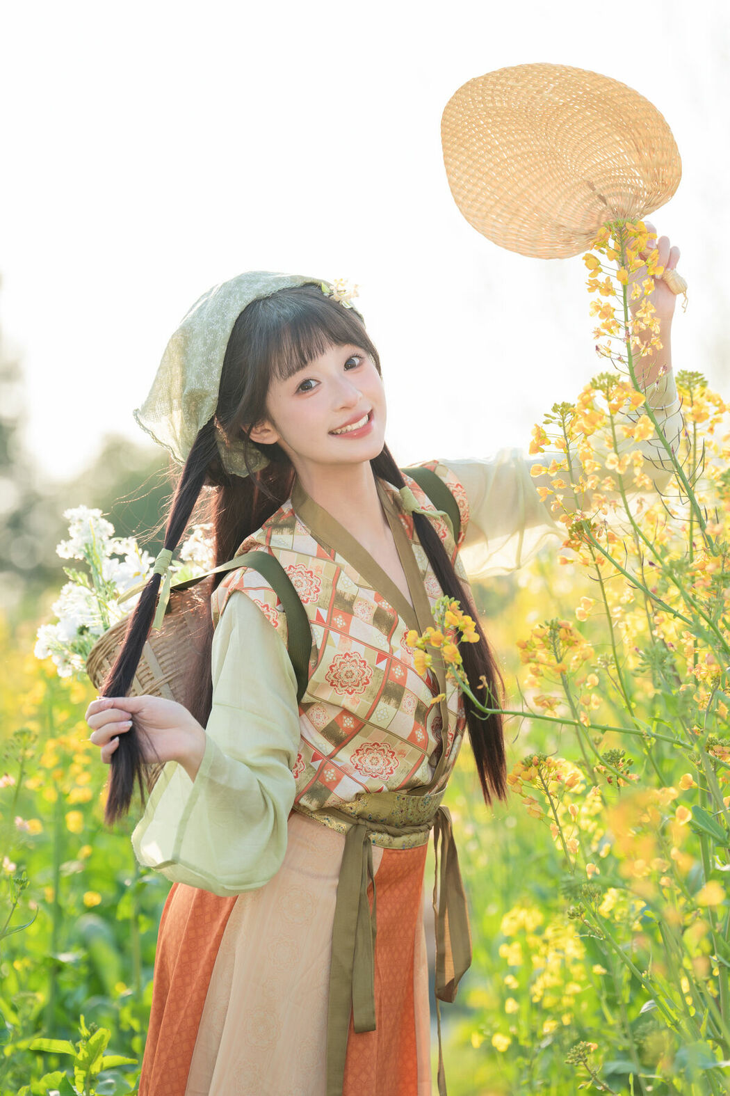 YiTuYu艺图语 Vol.8933 Xia Yu Xiao Nian (40P)