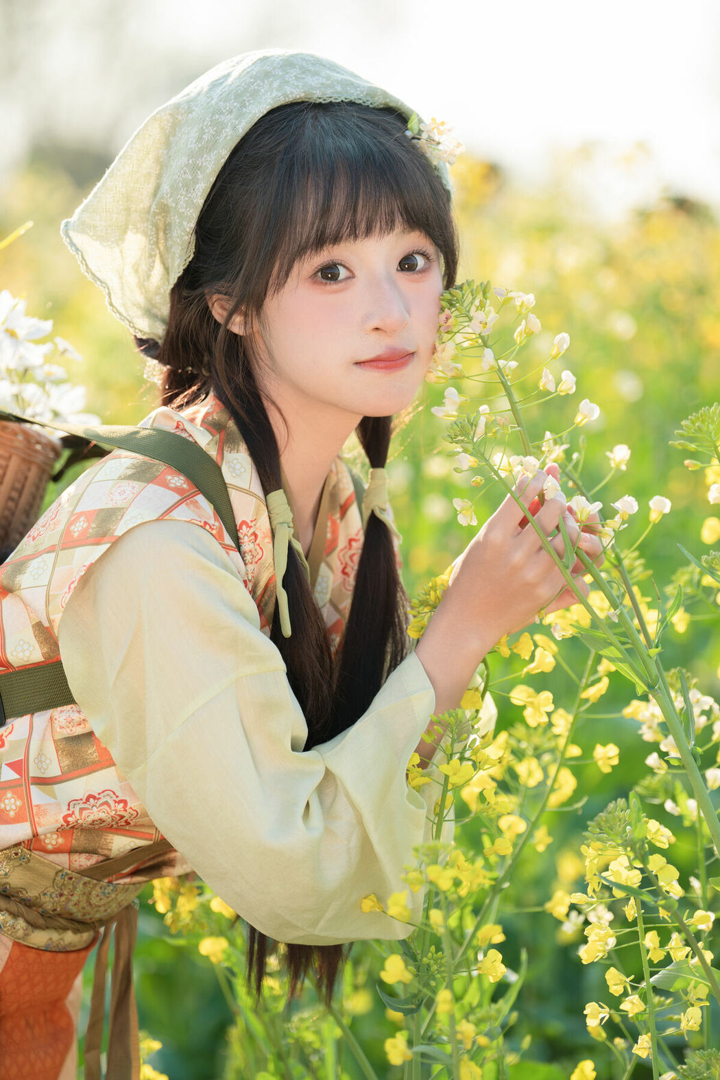 YiTuYu艺图语 Vol.8933 Xia Yu Xiao Nian (40P)