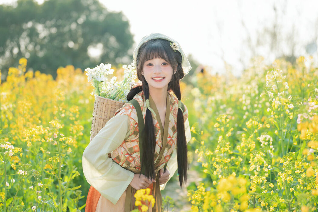 YiTuYu艺图语 Vol.8933 Xia Yu Xiao Nian (40P)