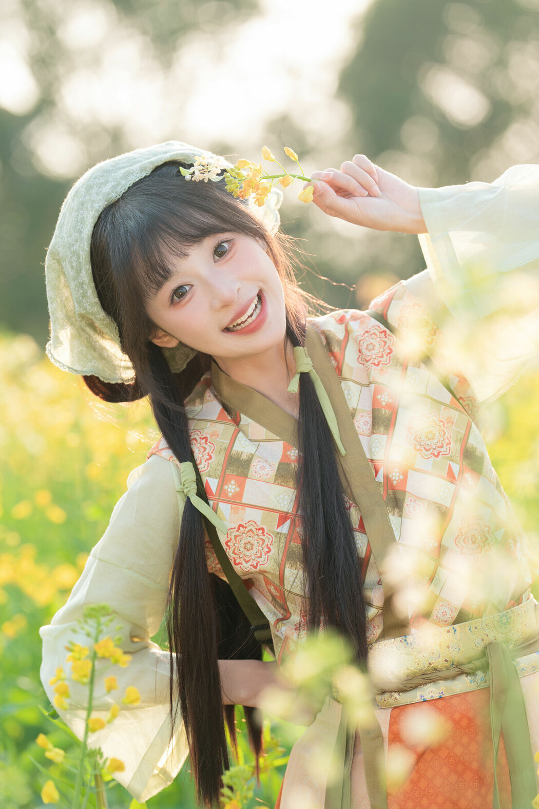 YiTuYu艺图语 Vol.8933 Xia Yu Xiao Nian (40P)