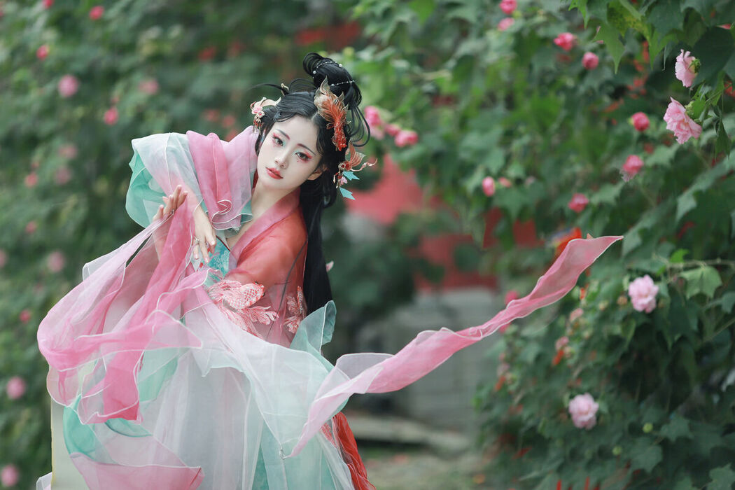 YiTuYu艺图语 Vol.8936 Qian Yue (14P)