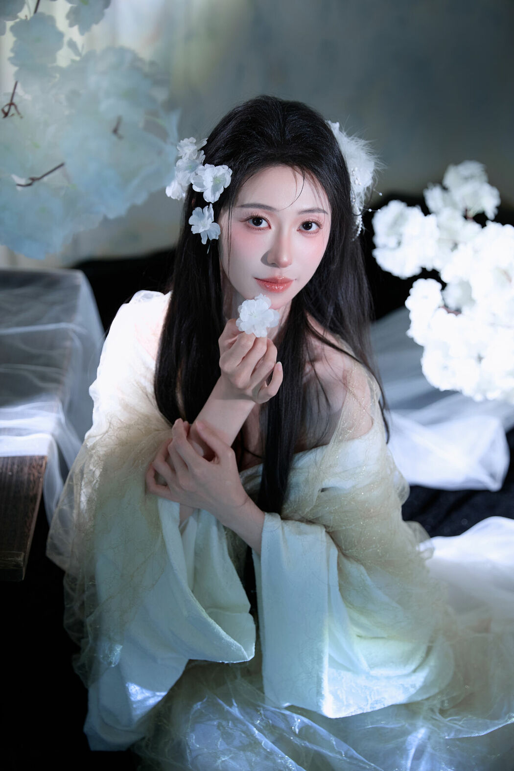 YiTuYu艺图语 Vol.8929 Fen Mian Gu Niang (15P)