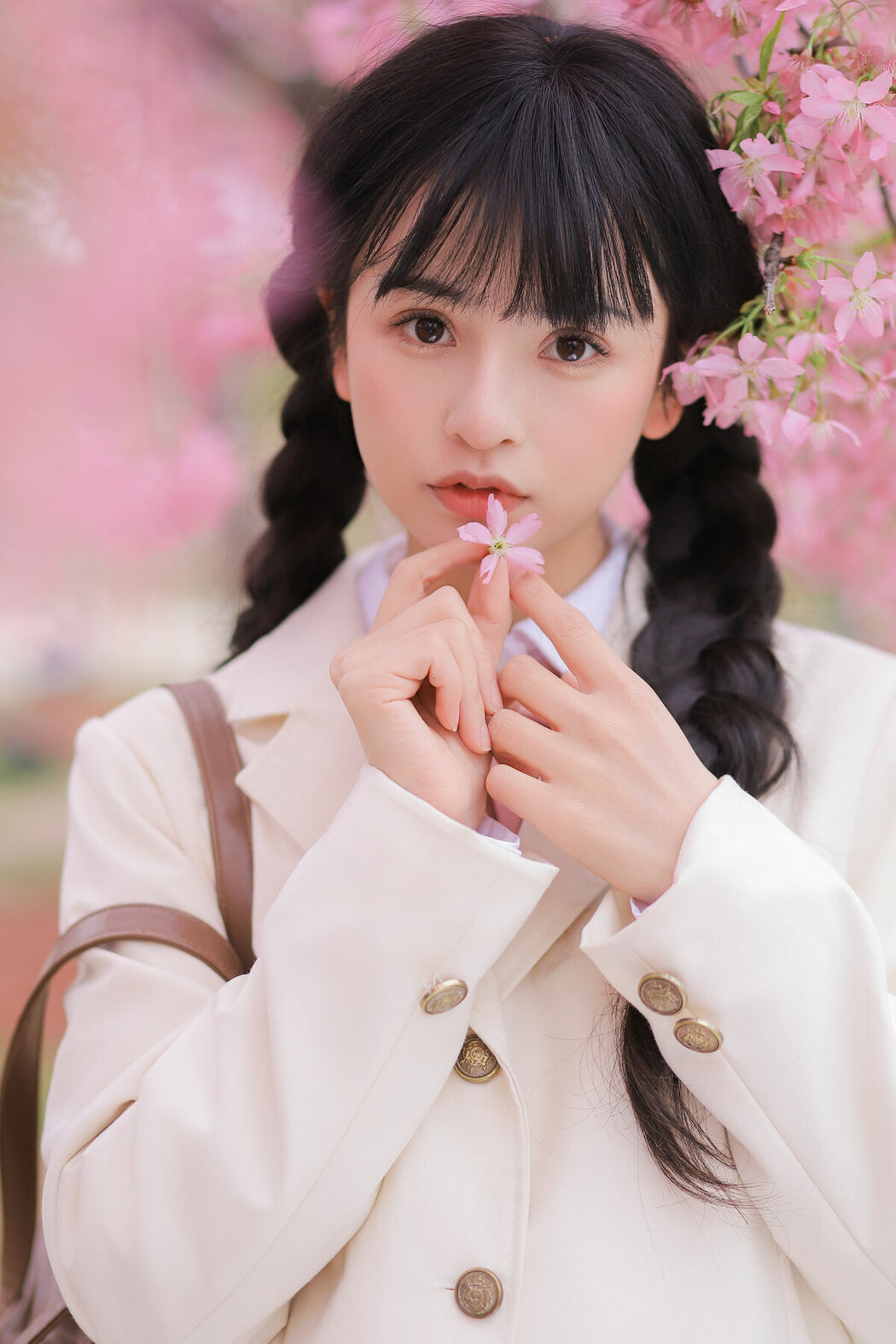 YiTuYu艺图语 Vol.8932 Zhuo Dao Yi Zhi Su Su (28P)