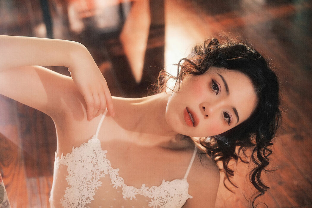 YiTuYu艺图语 Vol.8924 Yi Zhi Qian Qian (23P)