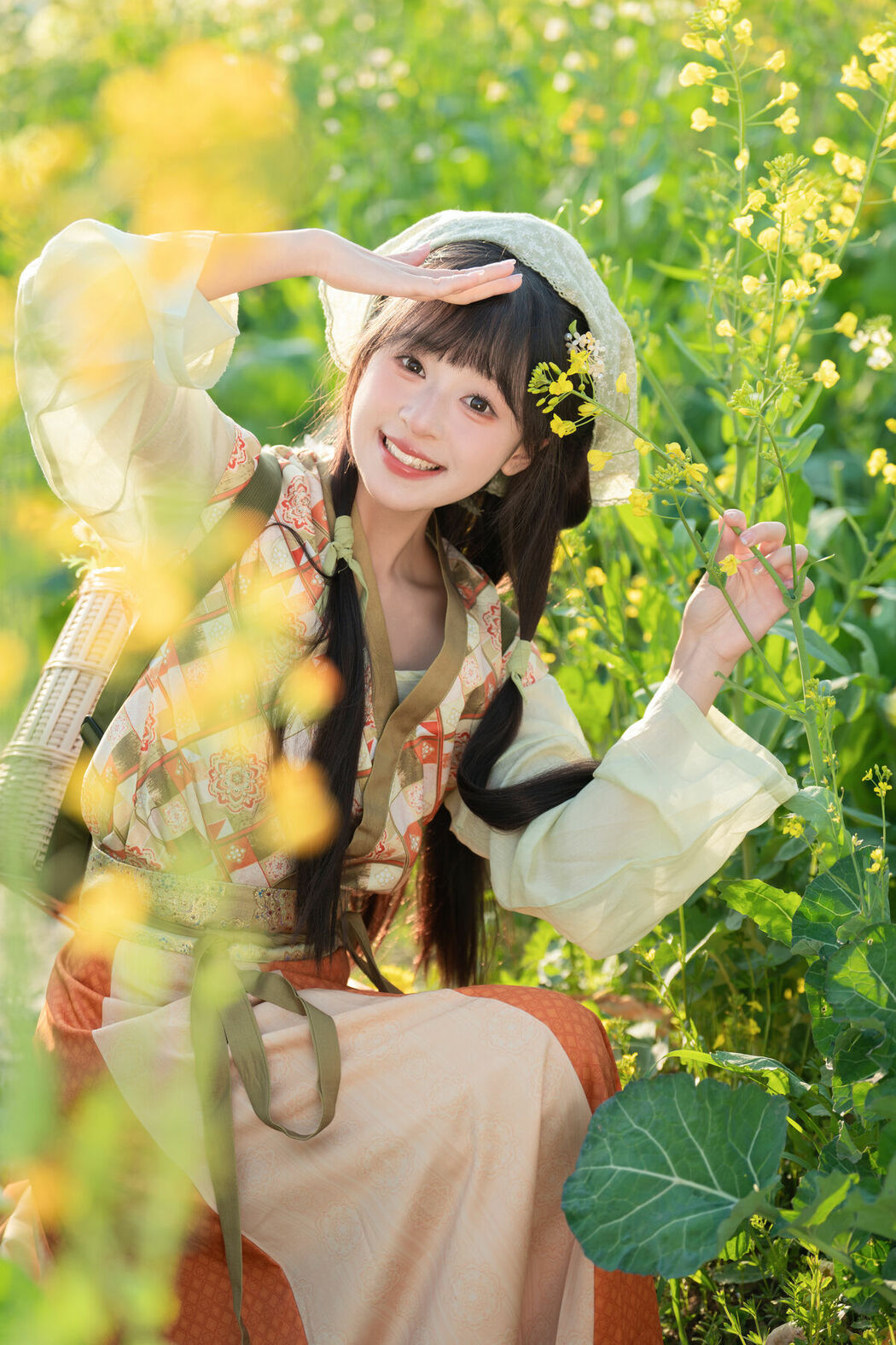 YiTuYu艺图语 Vol.8933 Xia Yu Xiao Nian (40P)