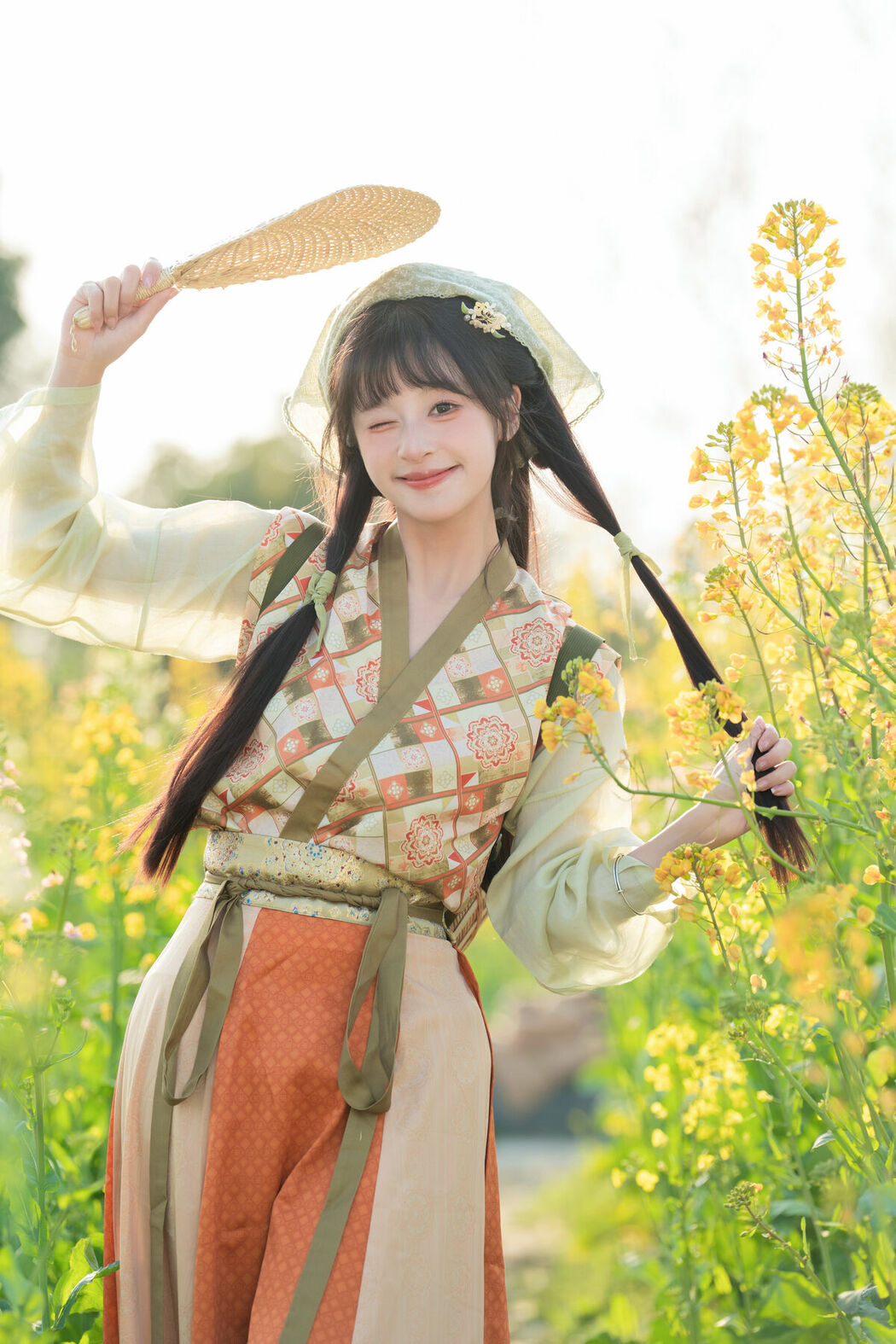 YiTuYu艺图语 Vol.8933 Xia Yu Xiao Nian (40P)