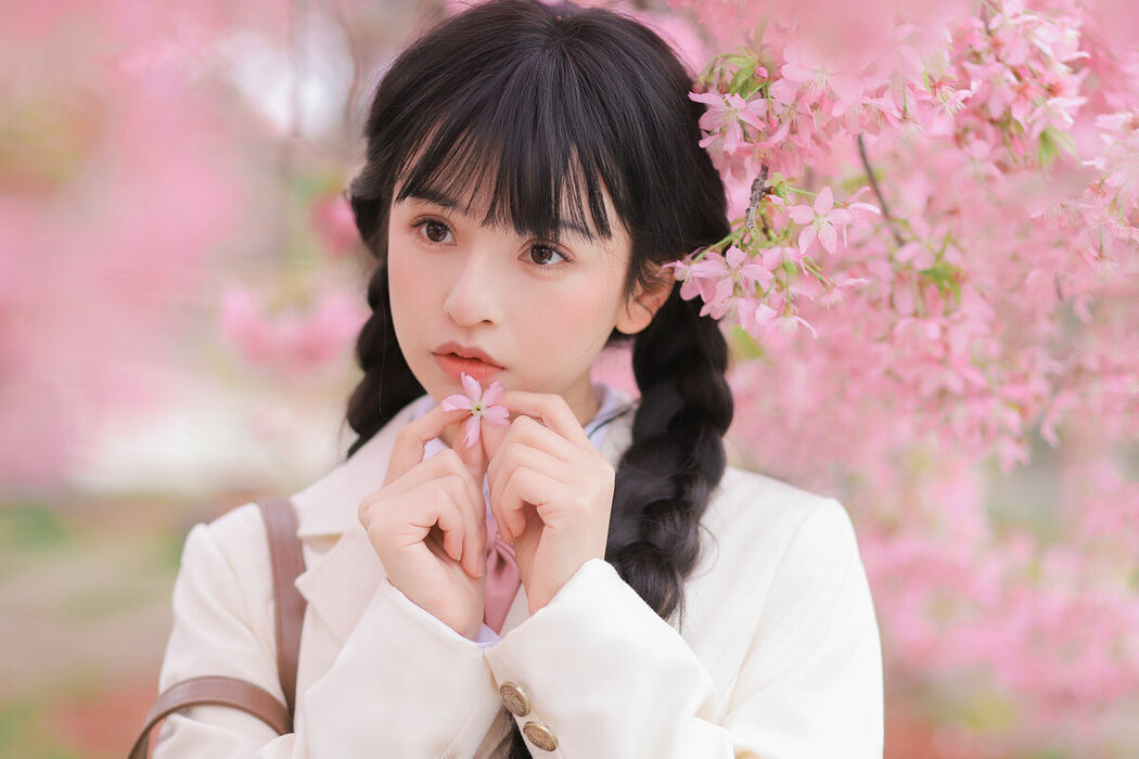 YiTuYu艺图语 Vol.8932 Zhuo Dao Yi Zhi Su Su (28P)