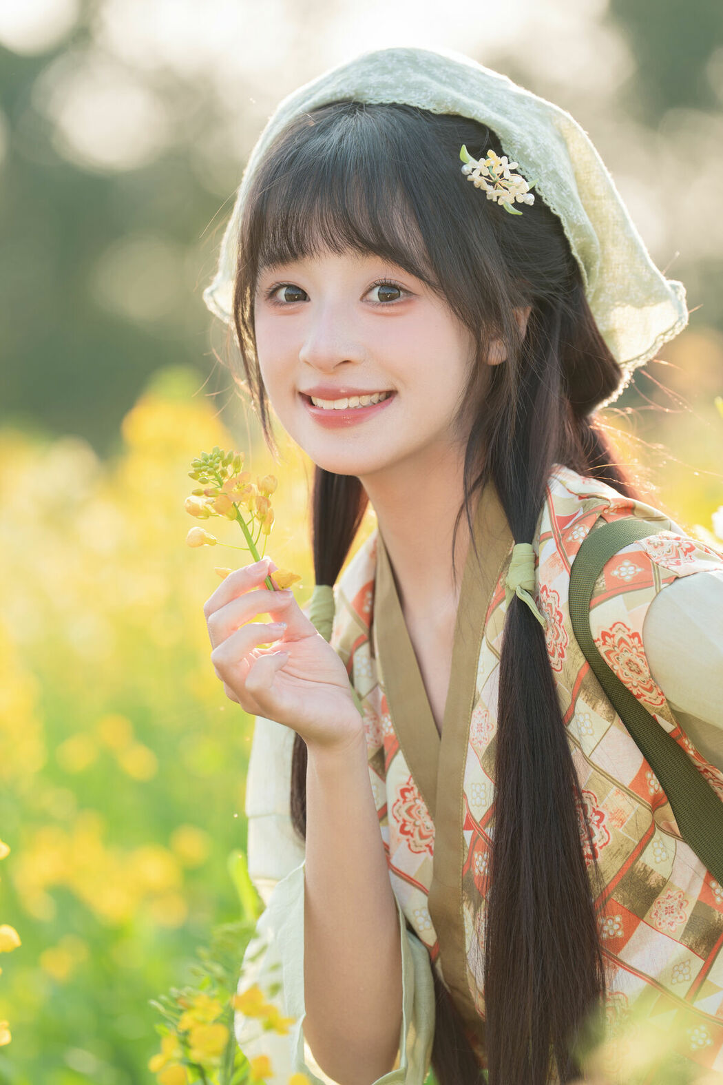 YiTuYu艺图语 Vol.8933 Xia Yu Xiao Nian (40P)