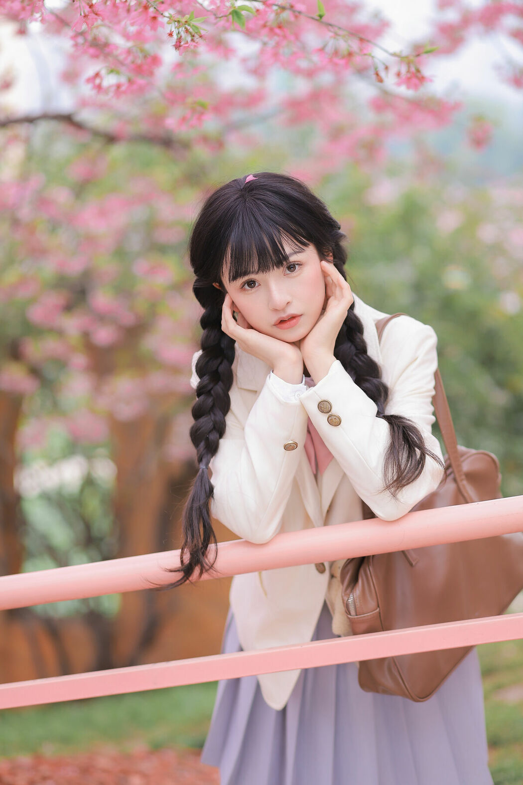 YiTuYu艺图语 Vol.8932 Zhuo Dao Yi Zhi Su Su (28P)