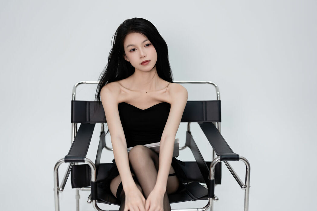 YiTuYu艺图语 Vol.8927 Xiao Zhen Tong Xue (54P)