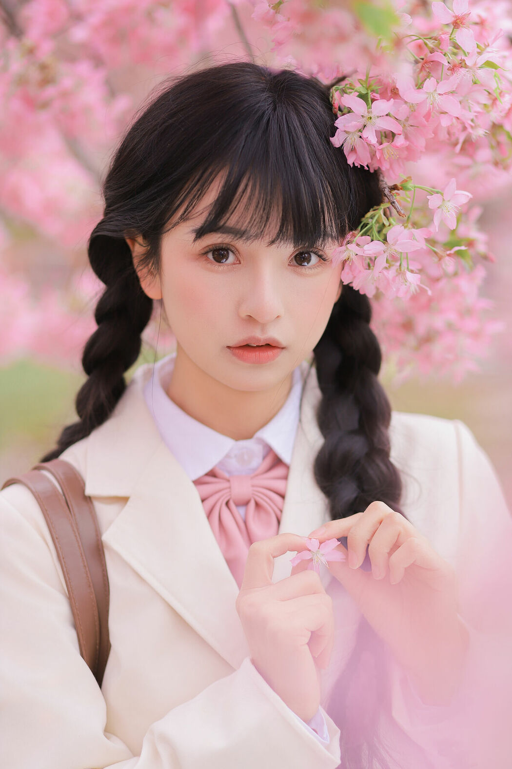 YiTuYu艺图语 Vol.8932 Zhuo Dao Yi Zhi Su Su (28P)