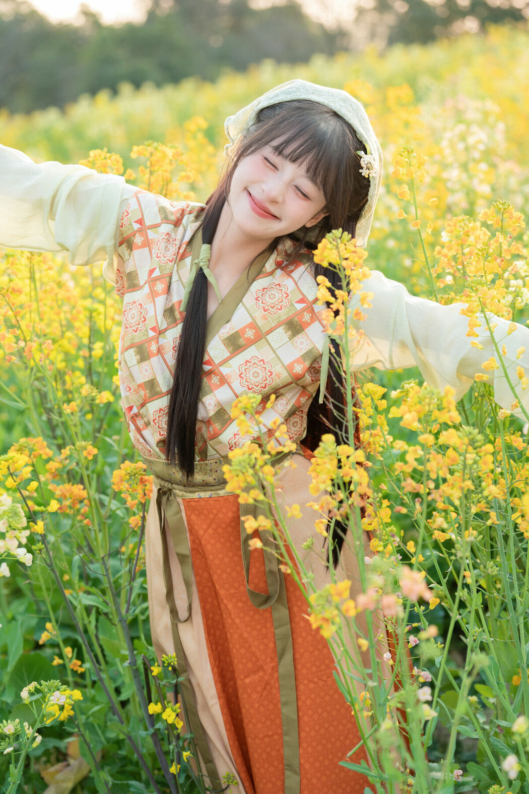 YiTuYu艺图语 Vol.8933 Xia Yu Xiao Nian (40P)