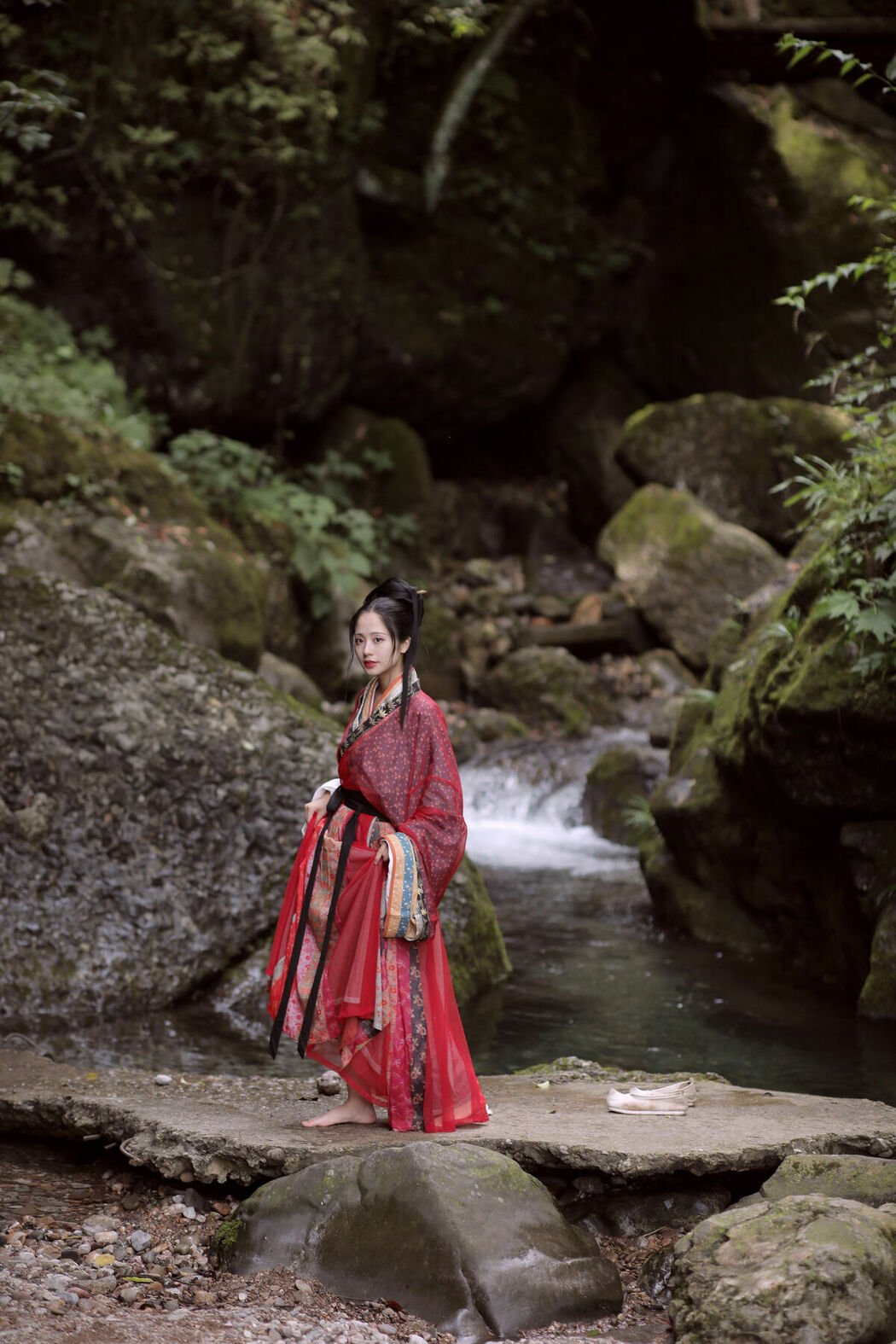 YiTuYu艺图语 Vol.8939 Yu Shi Ya (27P)