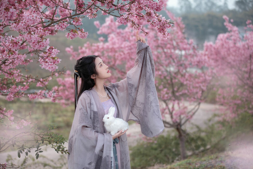 YiTuYu艺图语 Vol.8942 Qiu Yu (17P)