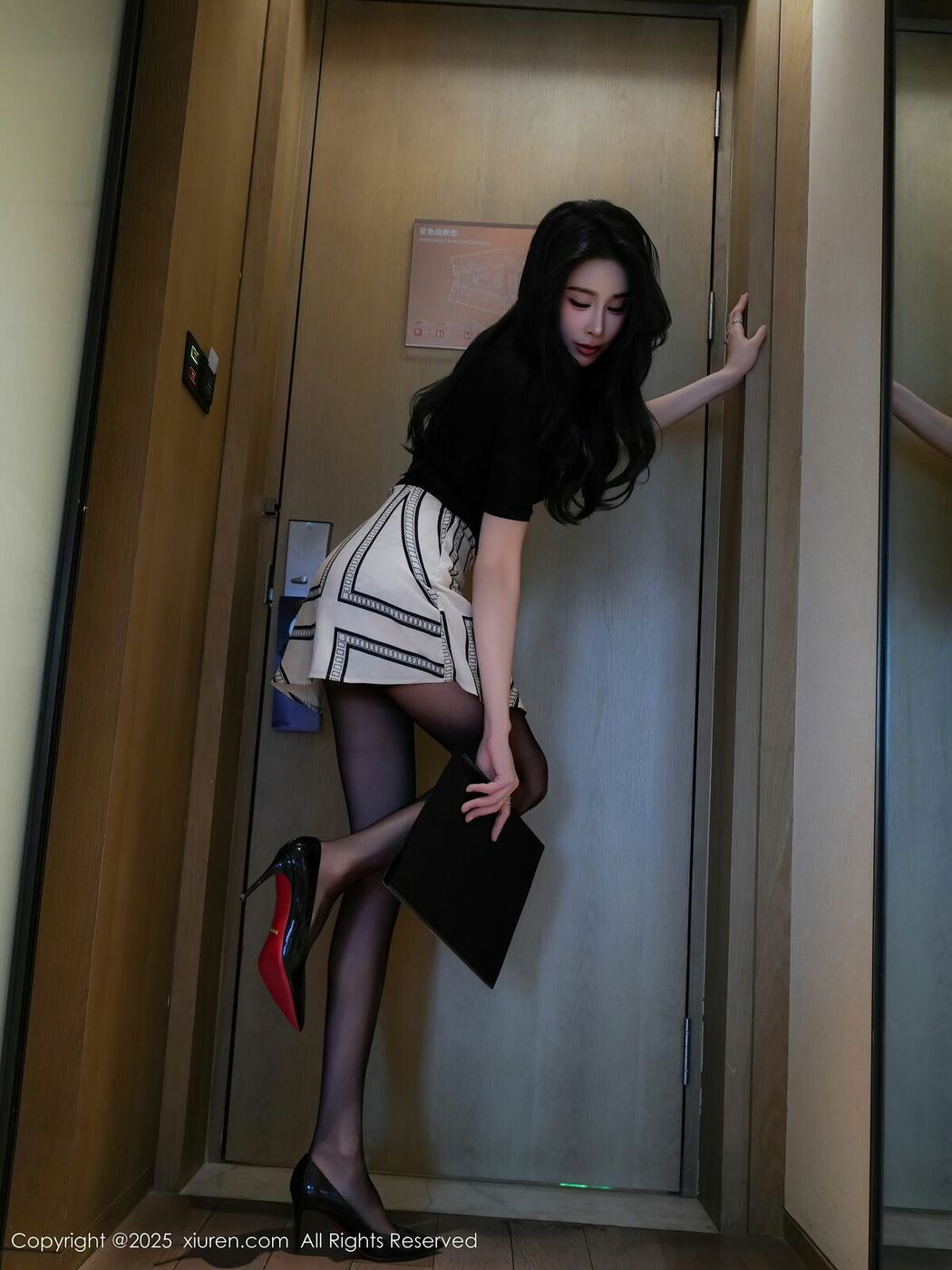 XiuRen秀人网 No.10817 Ye Zhi Nuo Mi Ji (81P)