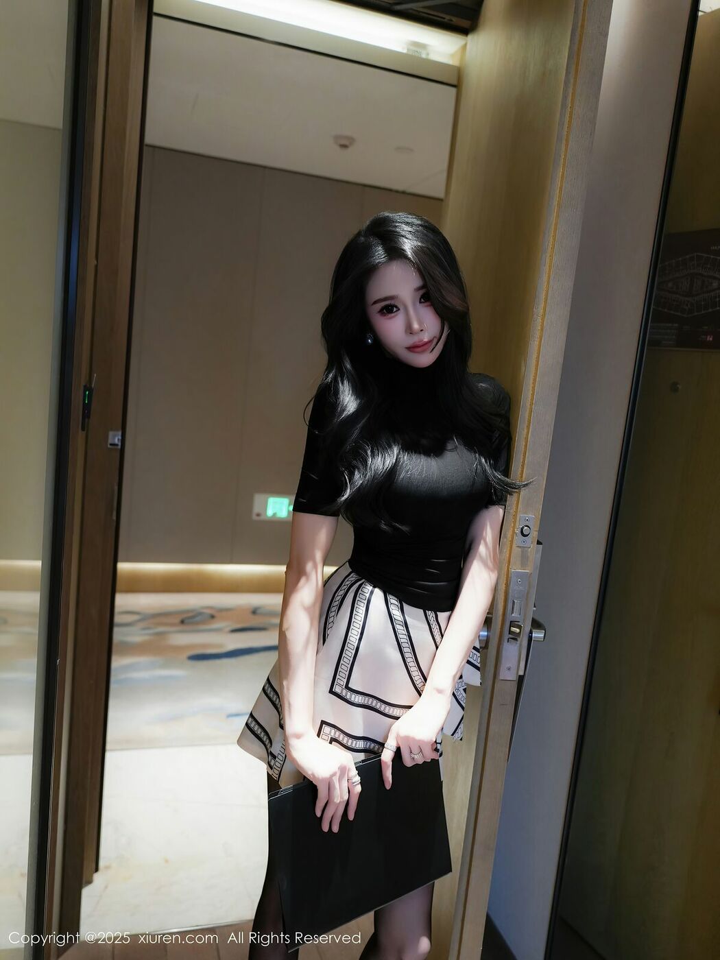 XiuRen秀人网 No.10817 Ye Zhi Nuo Mi Ji (81P)