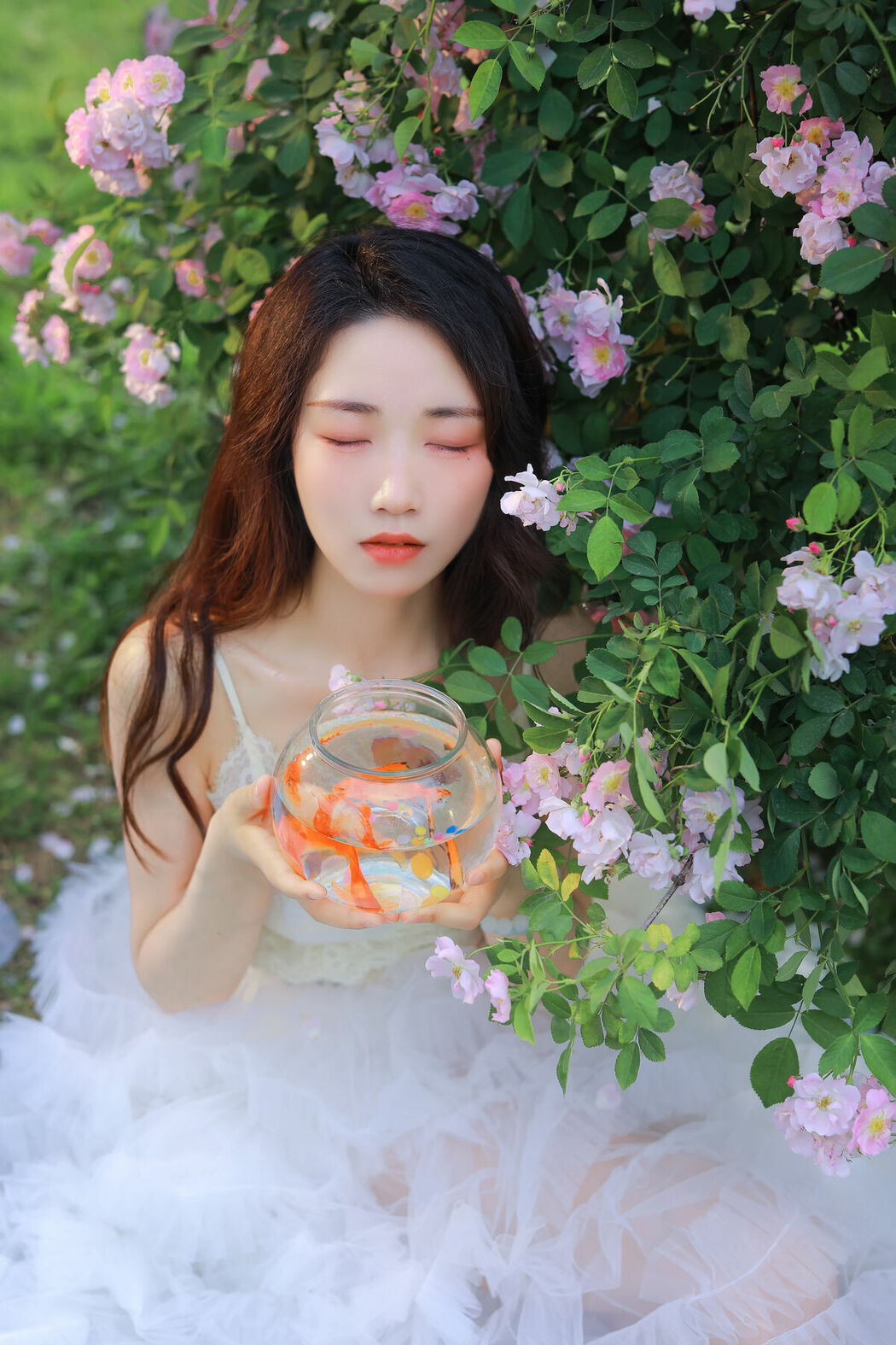 YiTuYu艺图语 Vol.8955 Hua Zhuang Shi Tian (26P)