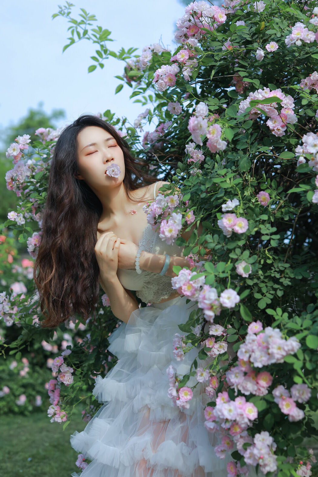 YiTuYu艺图语 Vol.8955 Hua Zhuang Shi Tian (26P)