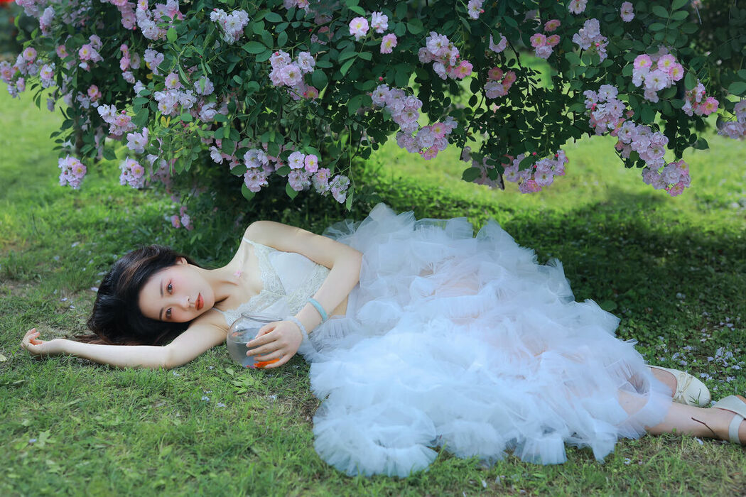 YiTuYu艺图语 Vol.8955 Hua Zhuang Shi Tian (26P)