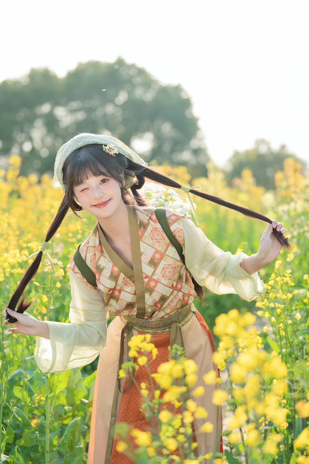 YiTuYu艺图语 Vol.8933 Xia Yu Xiao Nian (40P)