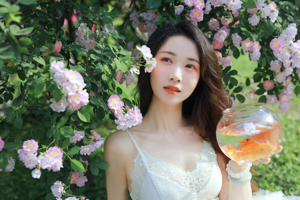 YiTuYu艺图语 Vol.8955 Hua Zhuang Shi Tian (26P)