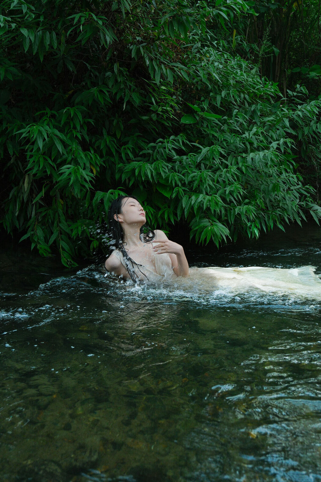 YiTuYu艺图语 Vol.8957 Yang (17P)