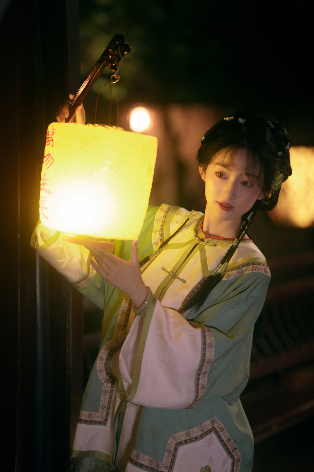 YiTuYu艺图语 Vol.8947 Yi Zhi Shu Zi Jun (14P)