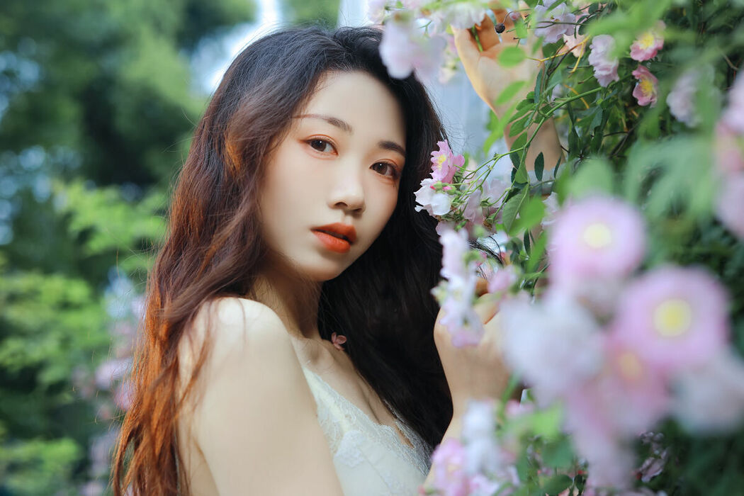 YiTuYu艺图语 Vol.8955 Hua Zhuang Shi Tian (26P)