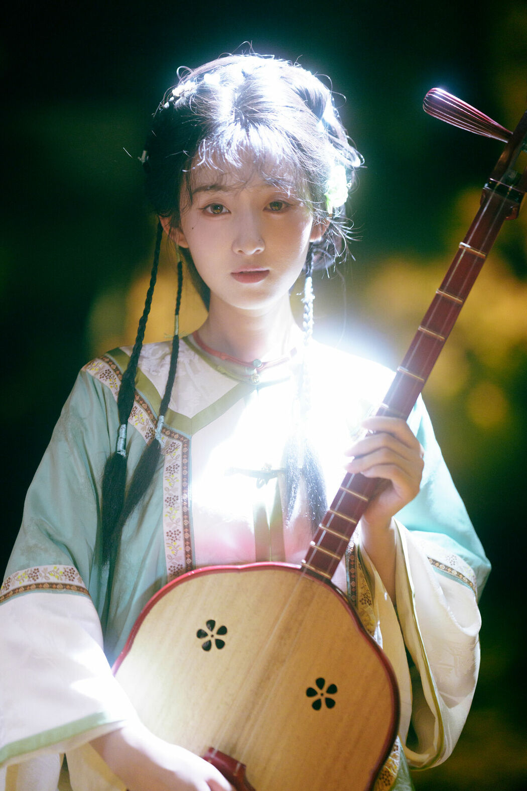 YiTuYu艺图语 Vol.8947 Yi Zhi Shu Zi Jun (14P)