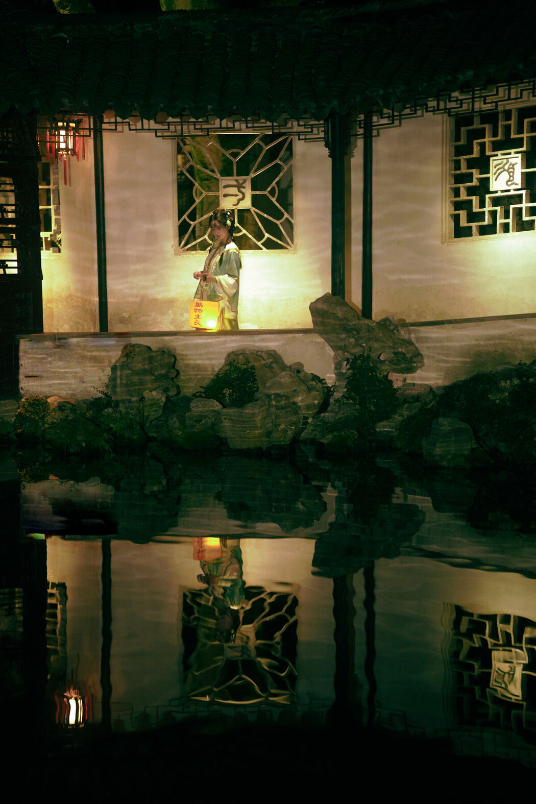 YiTuYu艺图语 Vol.8947 Yi Zhi Shu Zi Jun (14P)