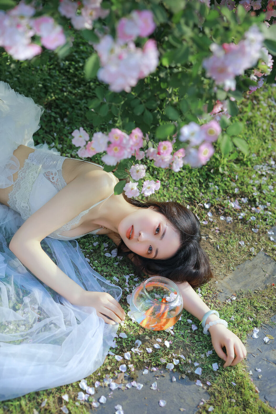 YiTuYu艺图语 Vol.8955 Hua Zhuang Shi Tian (26P)