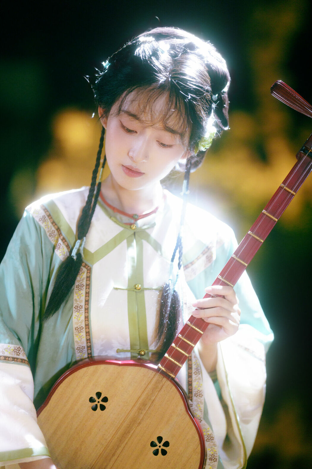 YiTuYu艺图语 Vol.8947 Yi Zhi Shu Zi Jun (14P)