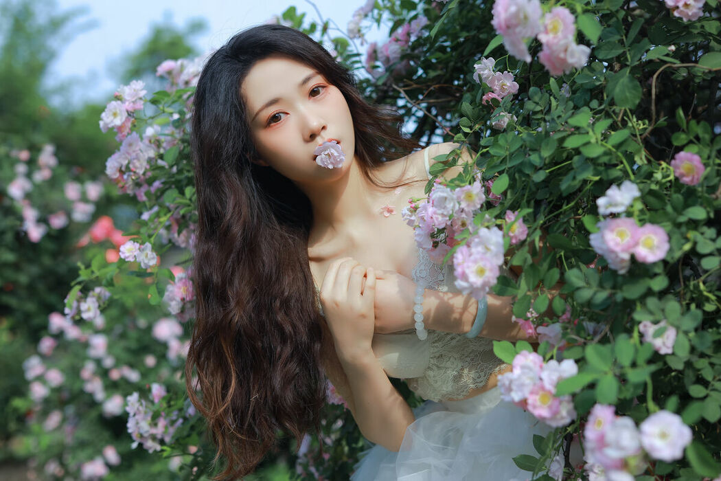 YiTuYu艺图语 Vol.8955 Hua Zhuang Shi Tian (26P)