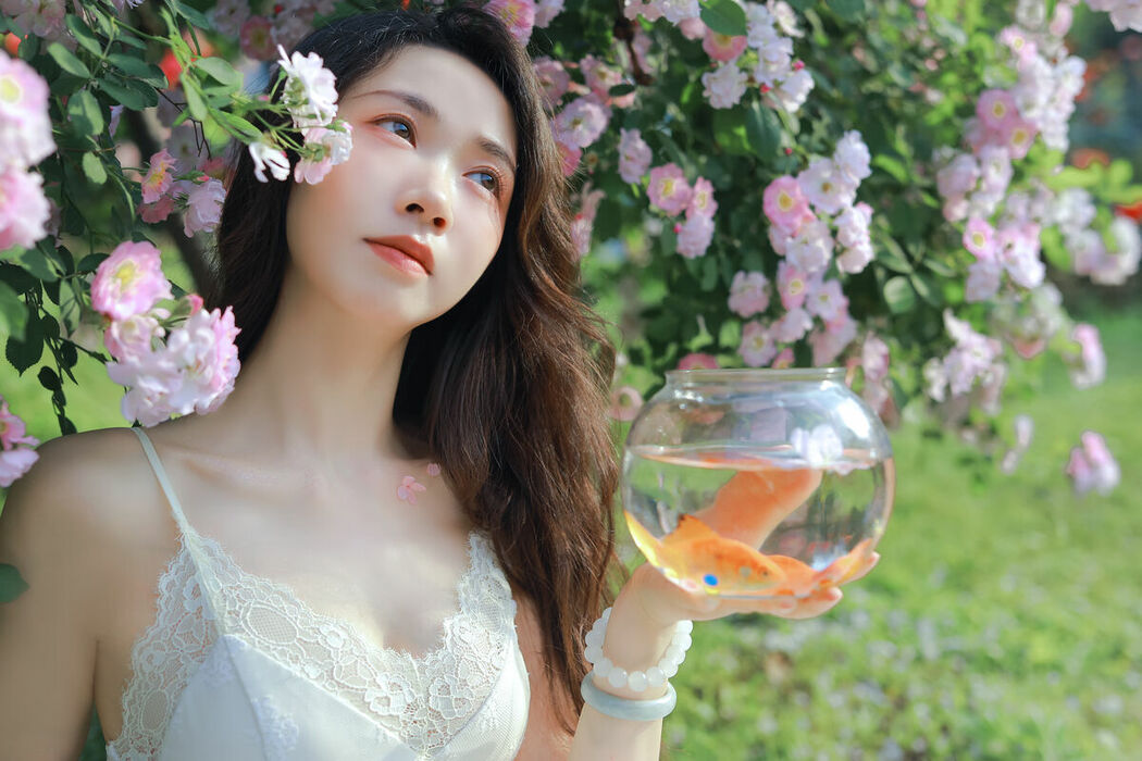 YiTuYu艺图语 Vol.8955 Hua Zhuang Shi Tian (26P)