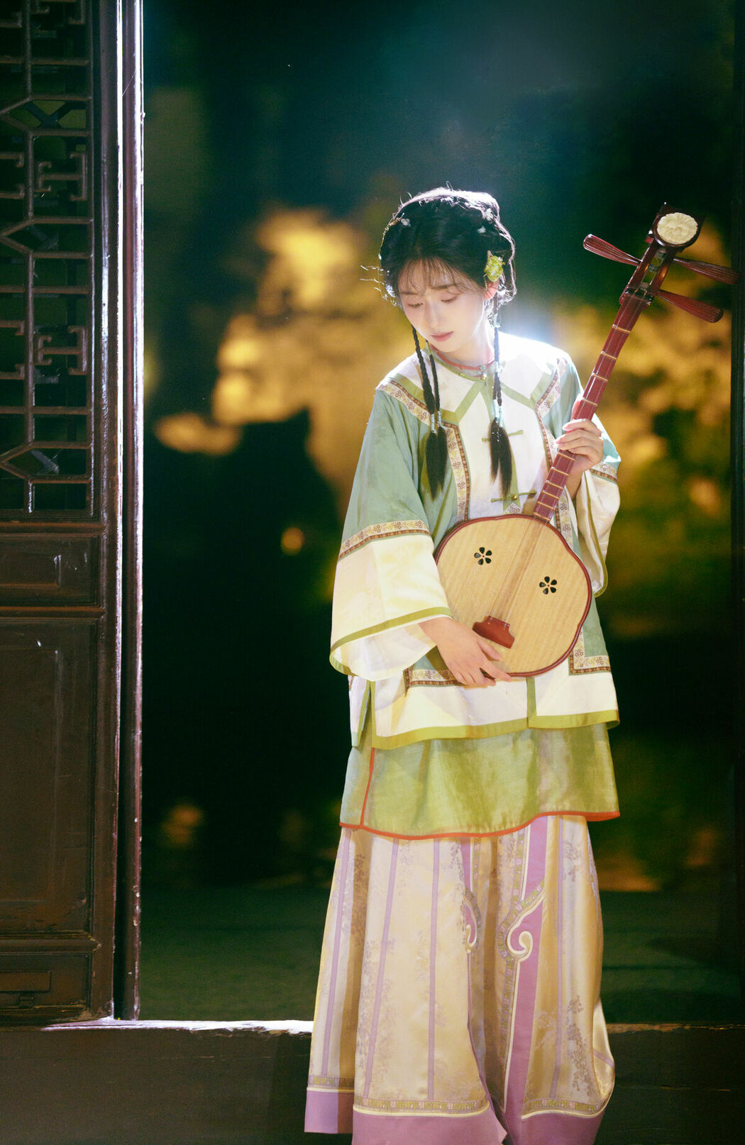 YiTuYu艺图语 Vol.8947 Yi Zhi Shu Zi Jun (14P)