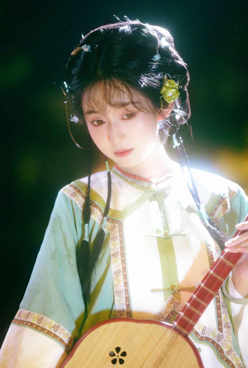 YiTuYu艺图语 Vol.8947 Yi Zhi Shu Zi Jun (14P)