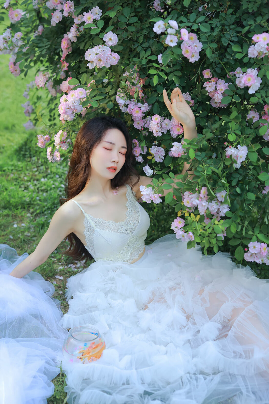 YiTuYu艺图语 Vol.8955 Hua Zhuang Shi Tian (26P)