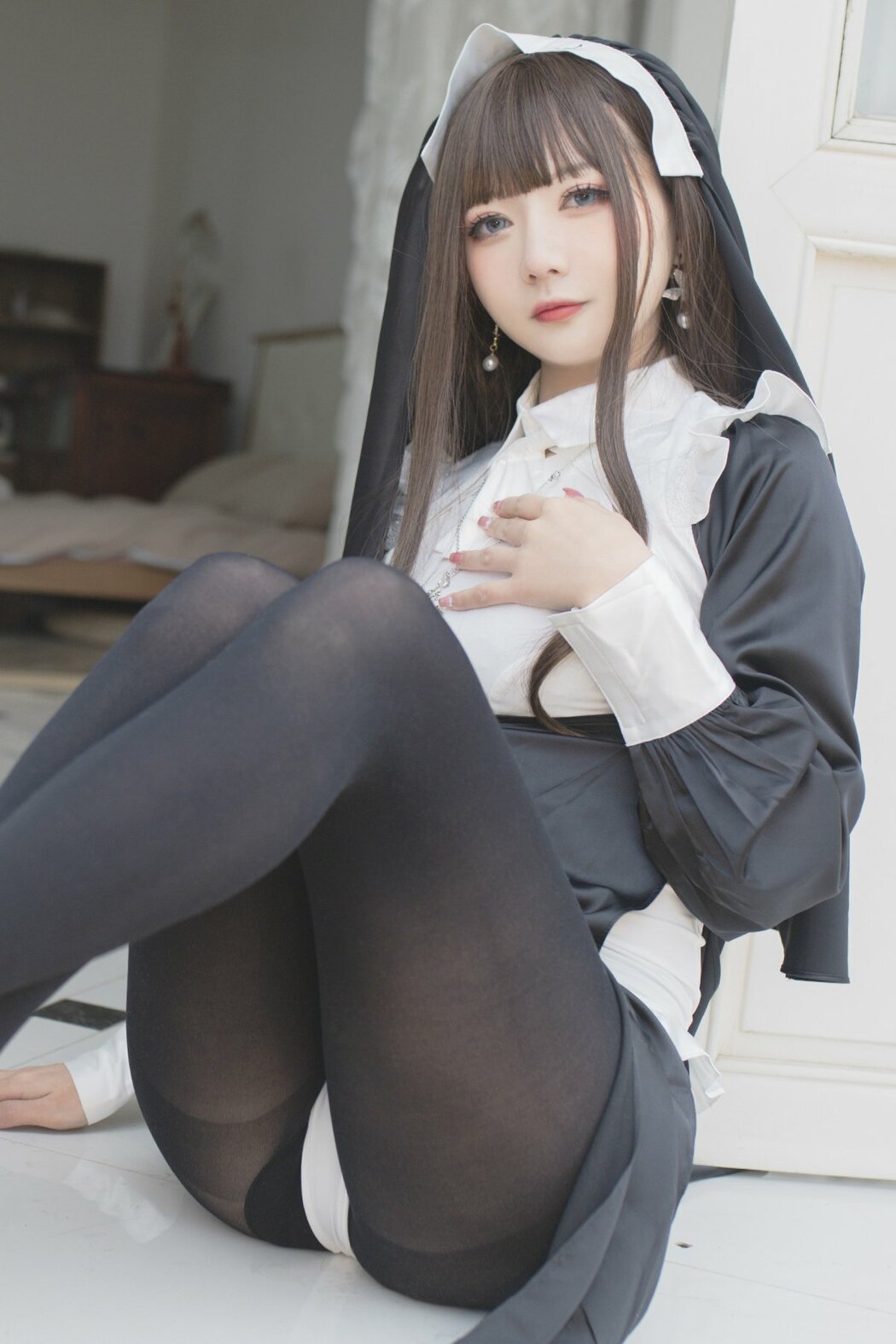 Coser@51酱 – 修女 (25P) Cover Photo