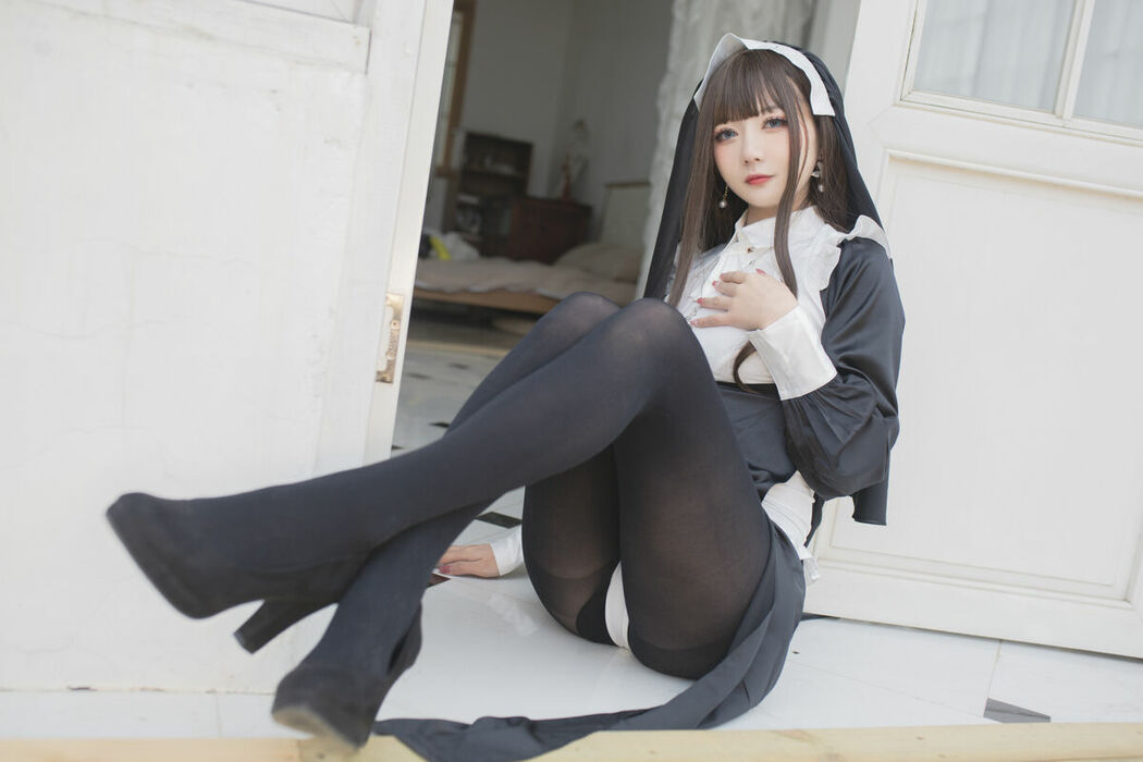 Coser@51酱 – 修女 (25P)