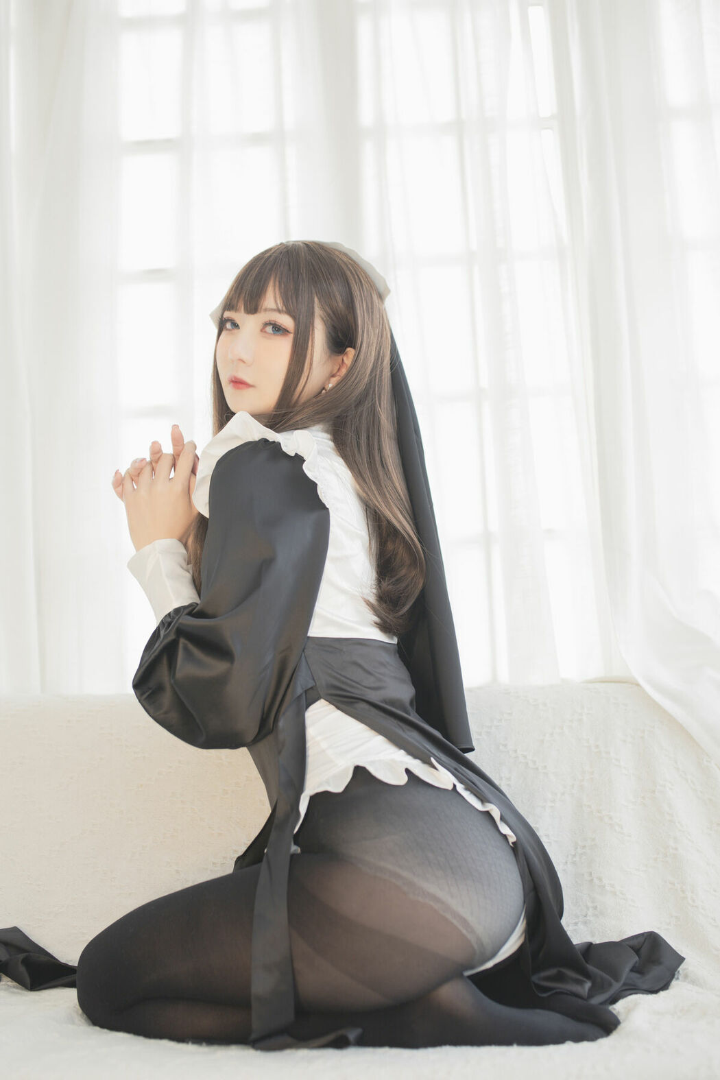 Coser@51酱 – 修女 (25P)