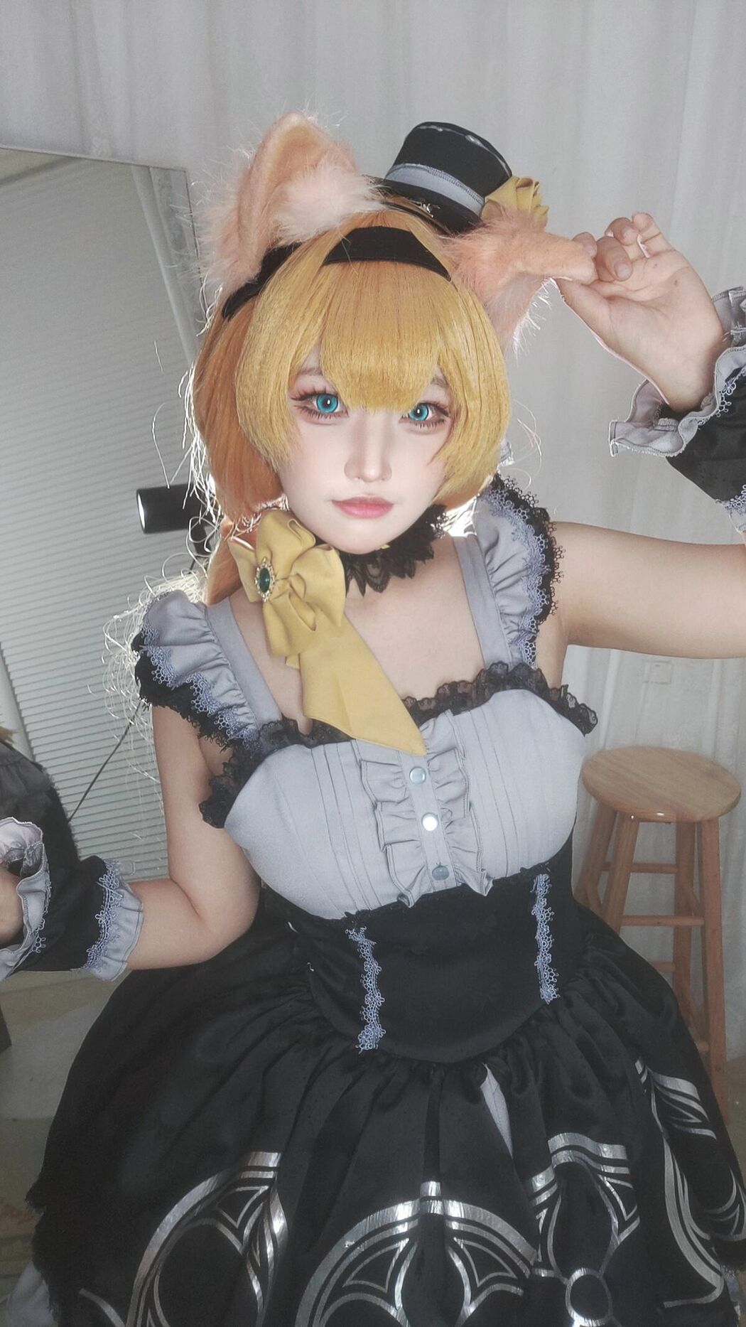 Coser@比奇堡黄塞方块 – 蔚蓝档案 玛丽偶像自拍 (31P – 4V)