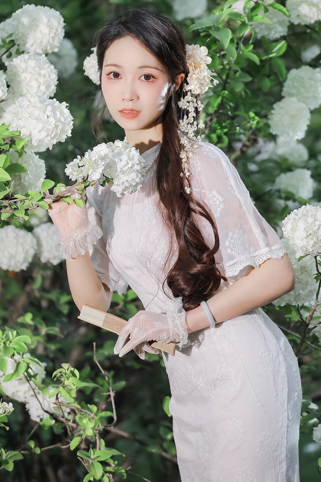 YiTuYu艺图语 Vol.8965 Hua Zhuang Shi Tian (15P) Cover Photo