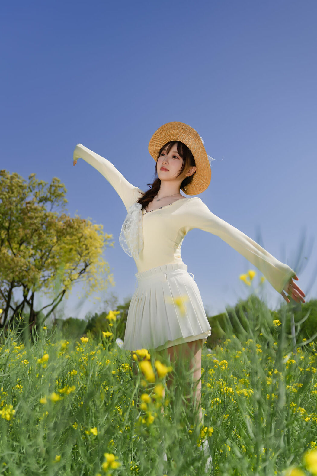 YiTuYu艺图语 Vol.8968 Bing Leng Qi E (33P)