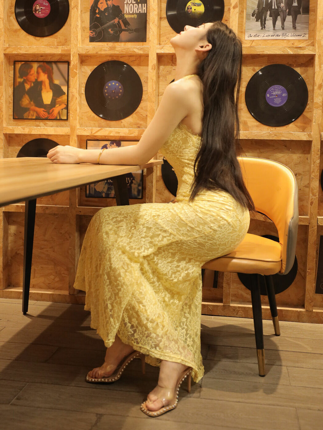 XiuRen秀人网 Uncensored Li Shuang Er 梨霜儿 – R18 秀人网模特 黑胶唱片 Part01 (58P)