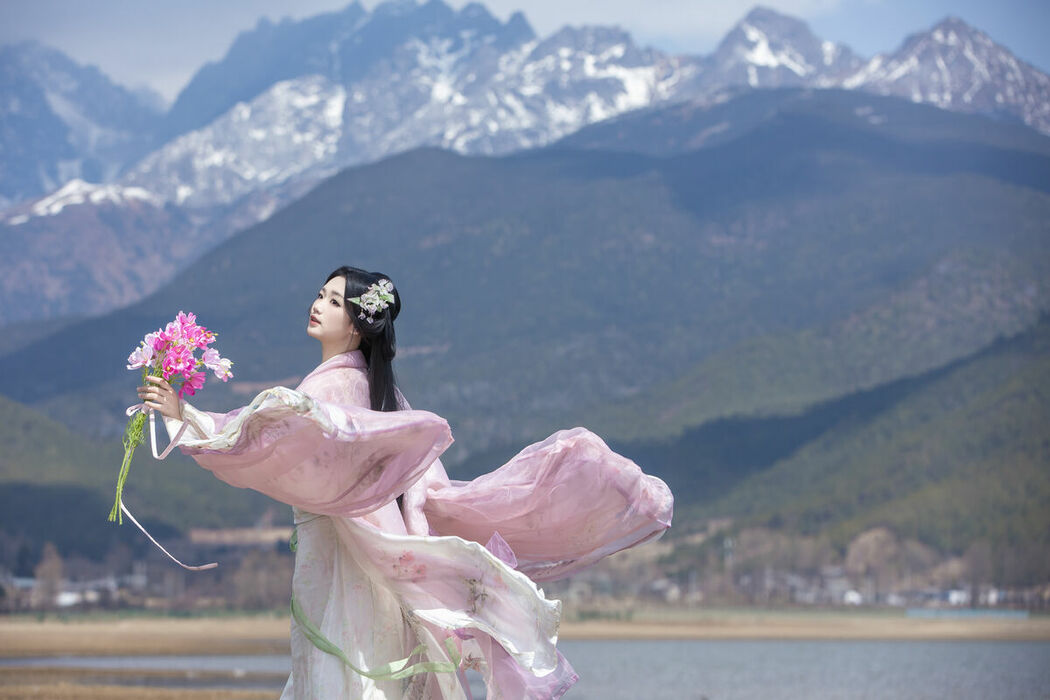 YiTuYu艺图语 Vol.8976 Wan Jiang Ting (34P)