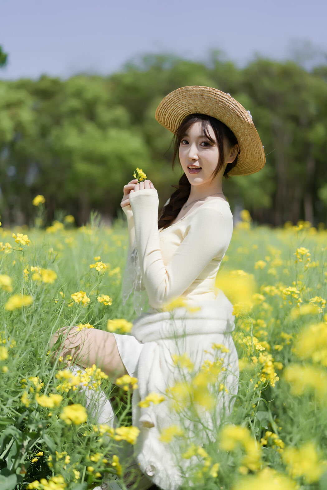 YiTuYu艺图语 Vol.8968 Bing Leng Qi E (33P)