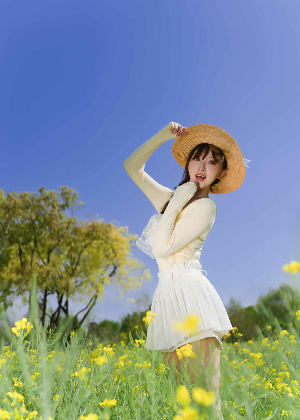 YiTuYu艺图语 Vol.8968 Bing Leng Qi E (33P)